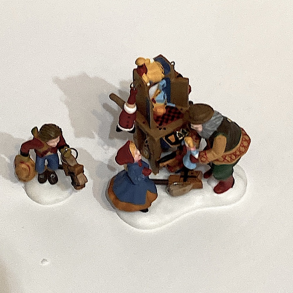 DEPARTMENT 56 - Christmas Bazaar Toy Vendor-Heritage Village-New England Village - Picture 6 of 9